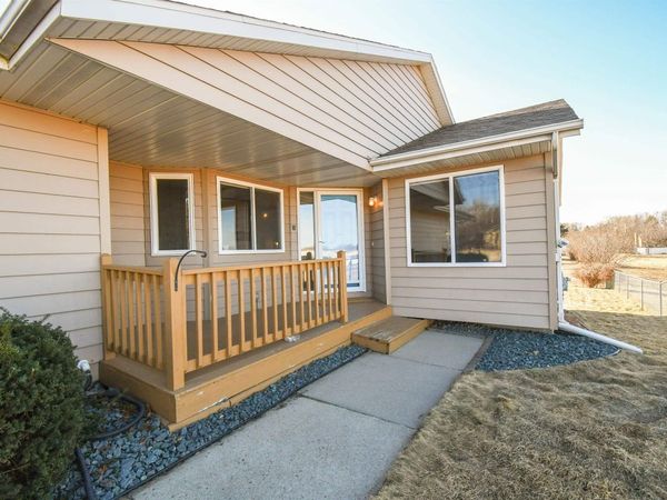 905 Charlotte Ave, Sioux Falls, SD 57103