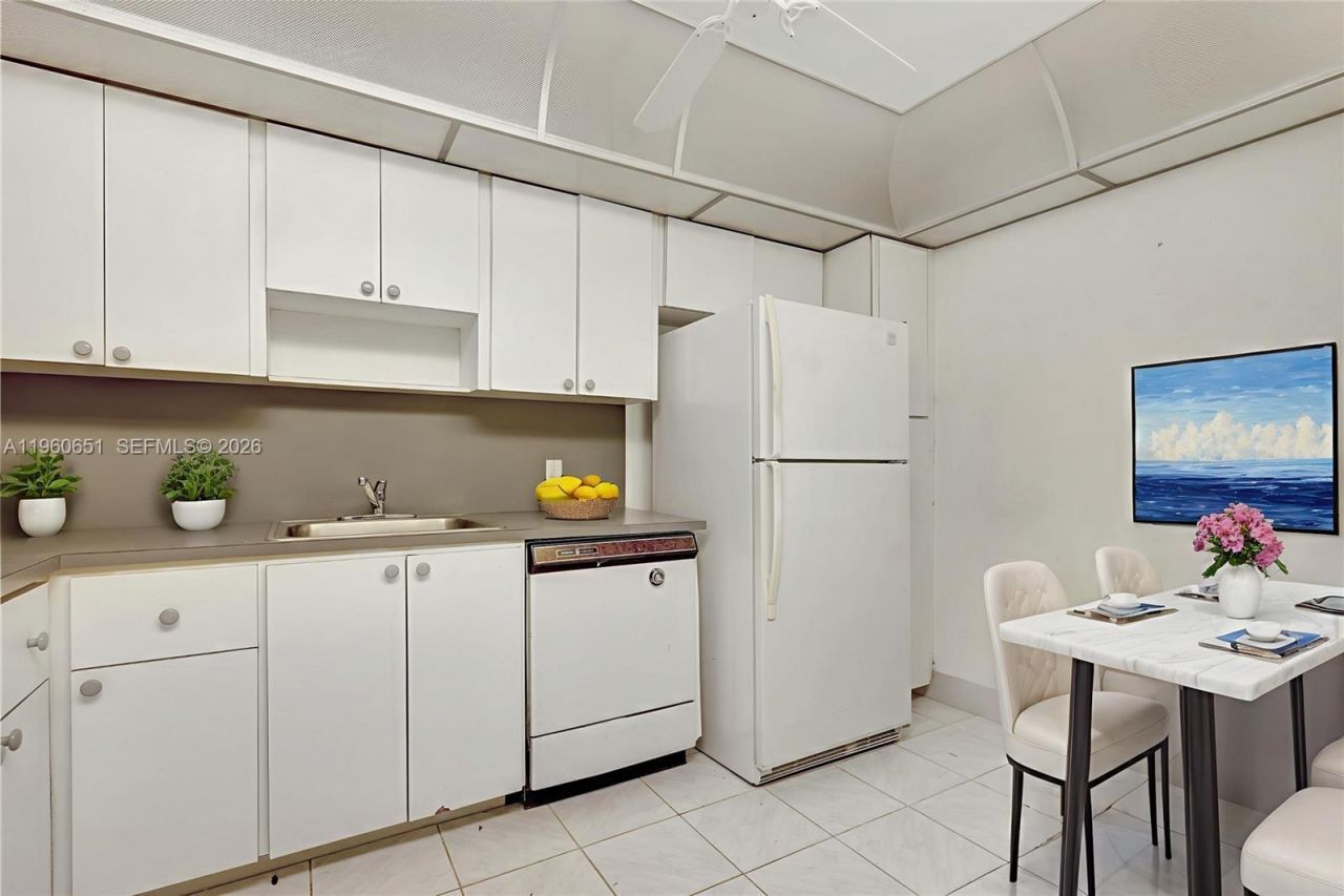 20100 W Country Club Dr, Unit 405, Aventura, FL 33180 Photo