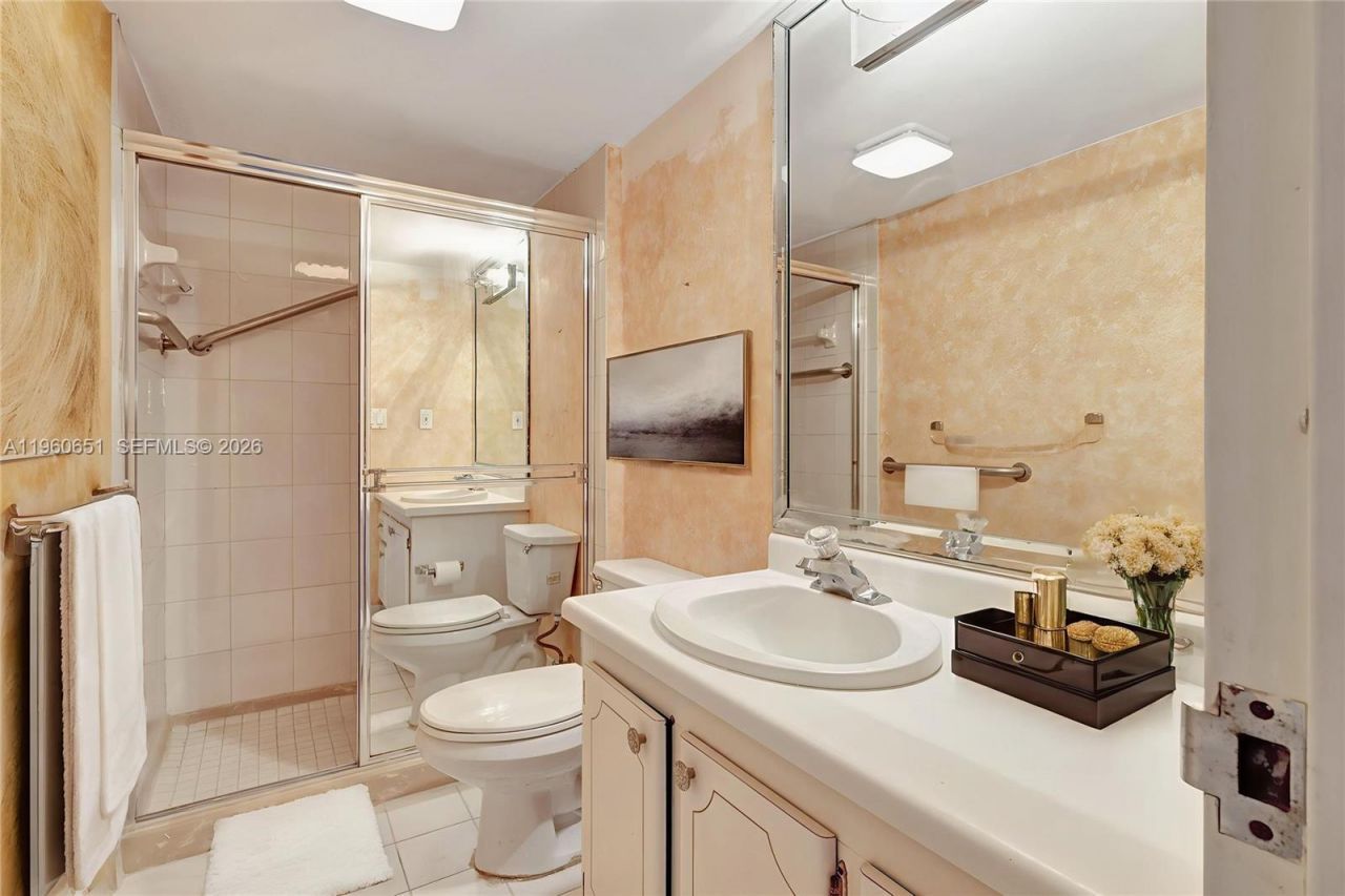 20100 W Country Club Dr, Unit 405, Aventura, FL 33180 Photo