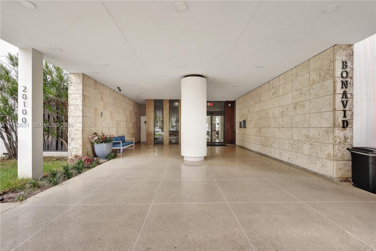 20100 W Country Club Dr, Unit 405, Aventura, FL 33180 Photo