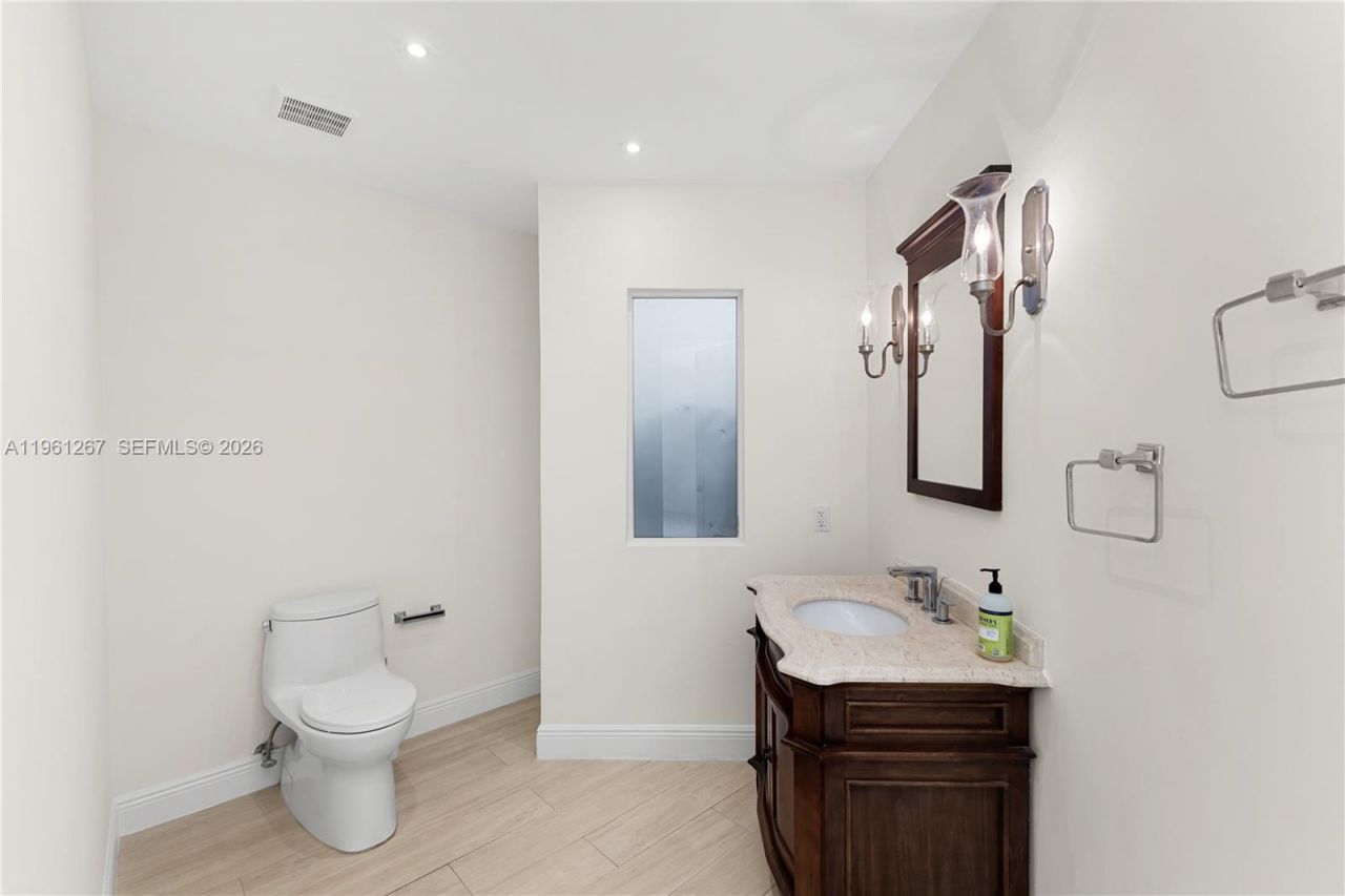 20205 W Oak Haven Cir, Miami, FL 33179 Photo