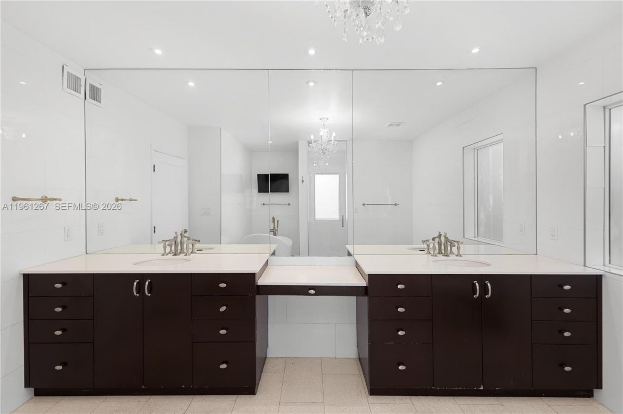 20205 W Oak Haven Cir , Miami, FL 33179 Photo