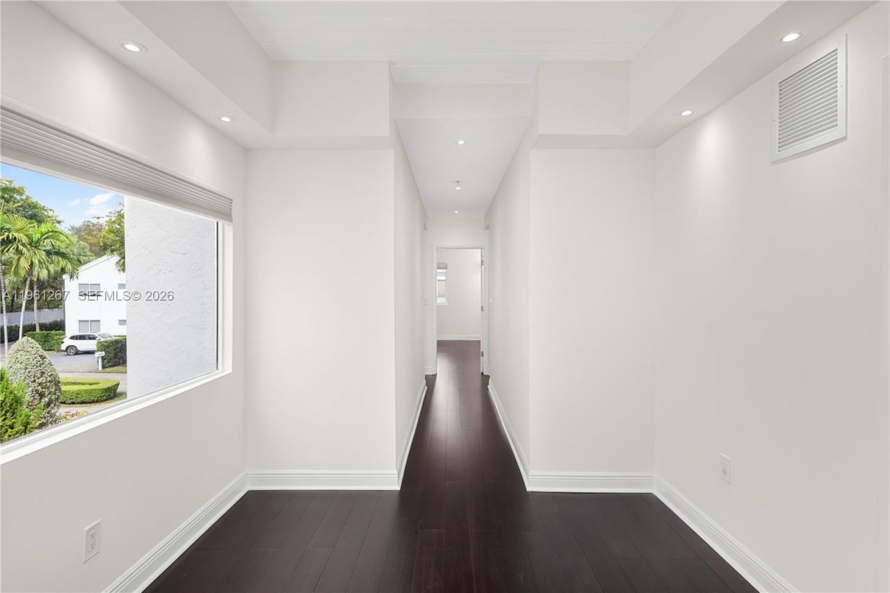 20205 W Oak Haven Cir , Miami, FL 33179 Photo