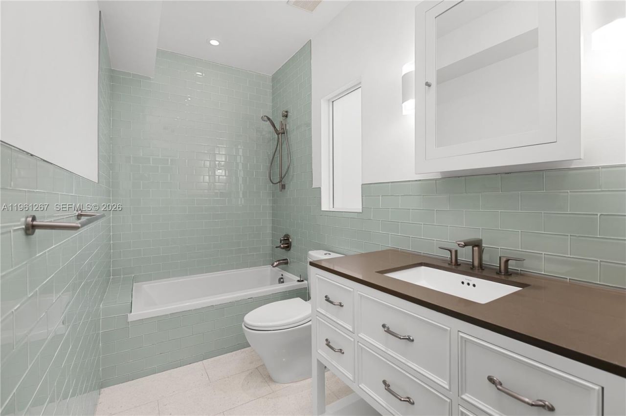 20205 W Oak Haven Cir, Miami, FL 33179 Photo