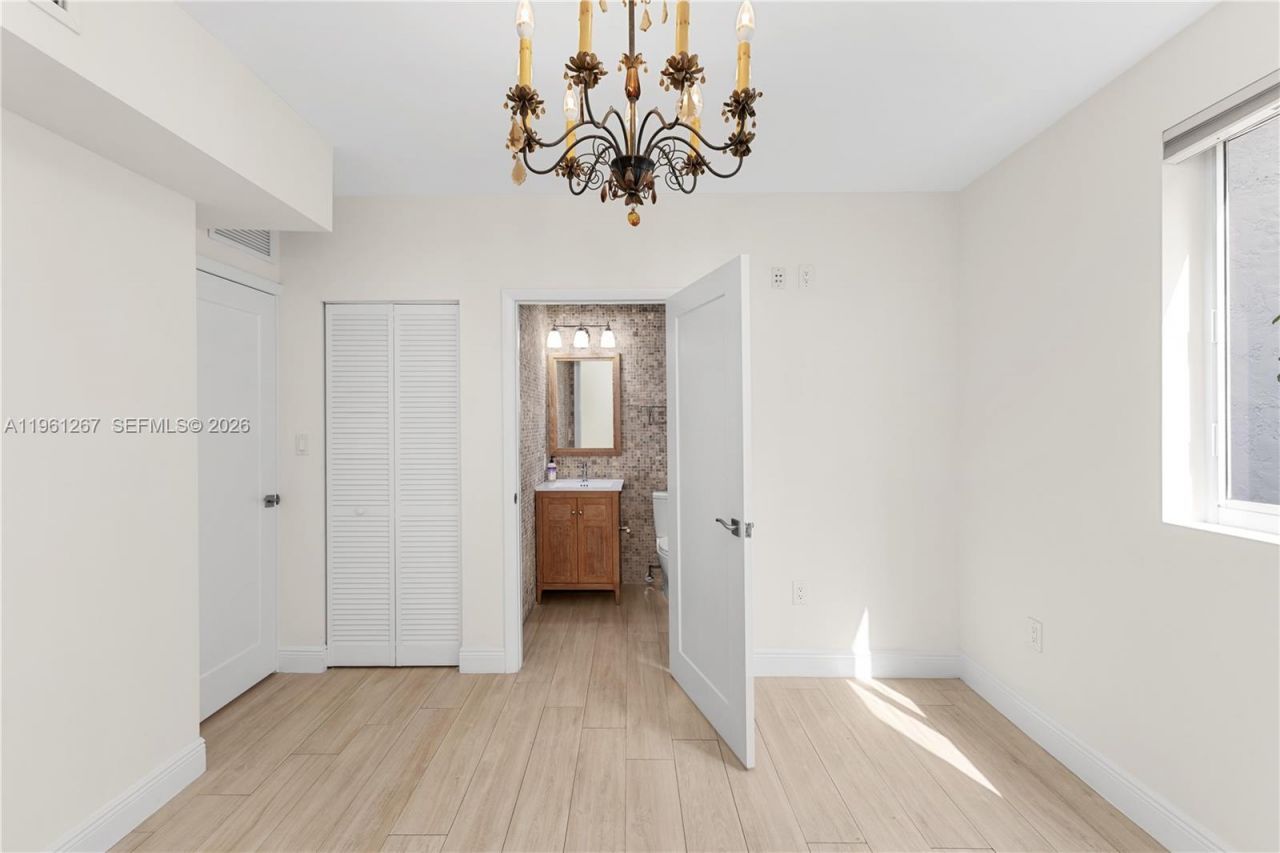 20205 W Oak Haven Cir, Miami, FL 33179 Photo