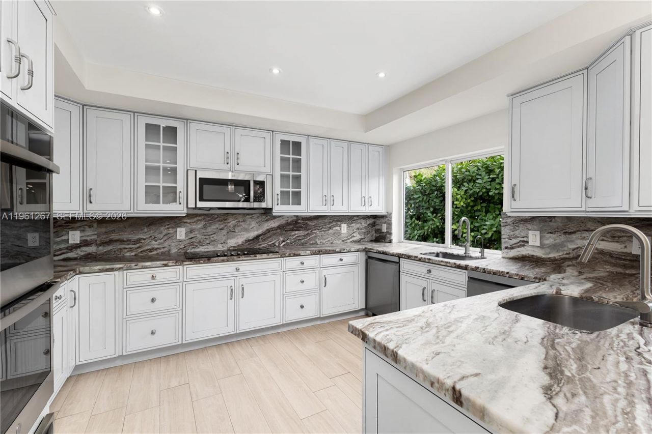 20205 W Oak Haven Cir, Miami, FL 33179 Photo
