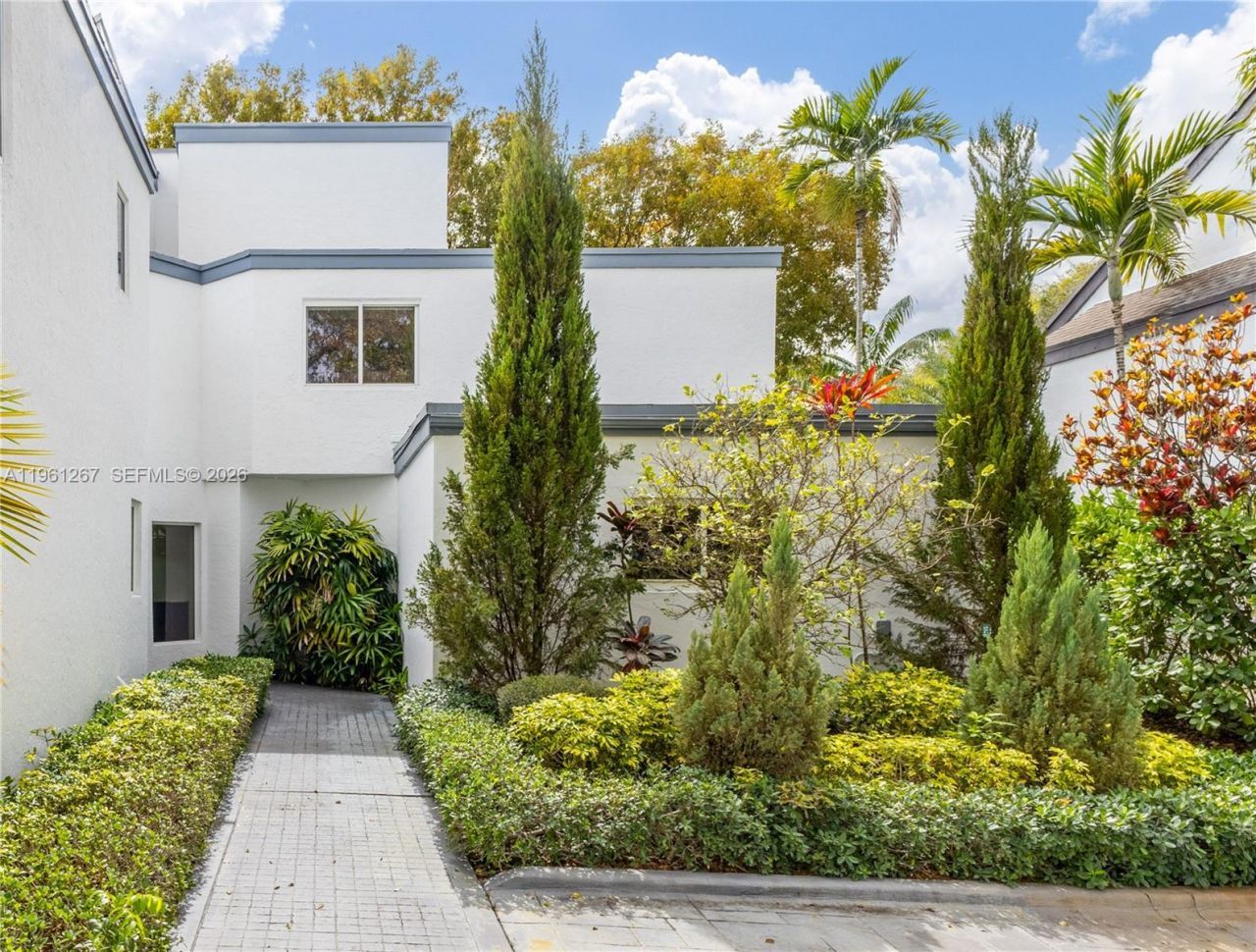 20205 W Oak Haven Cir, Miami, FL 33179 Photo