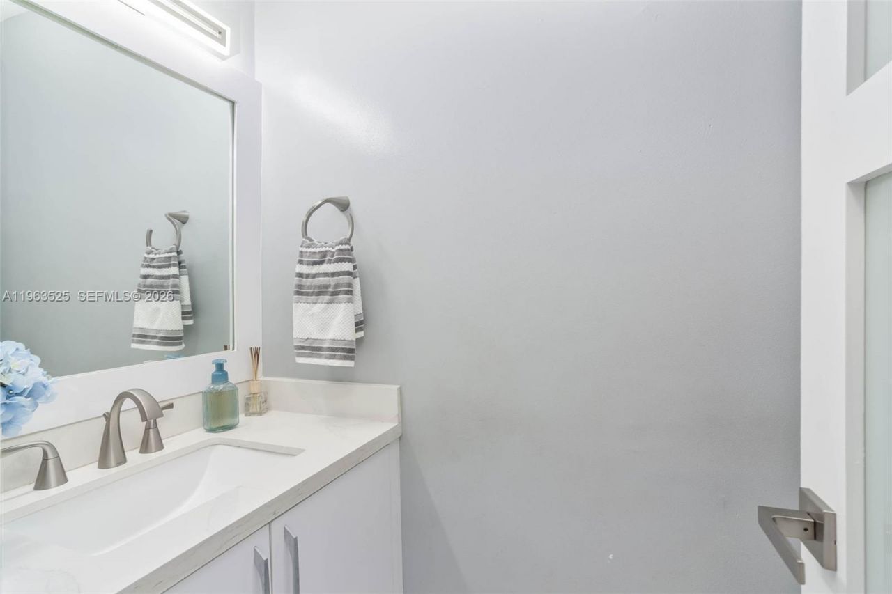 7184 W 2nd Ct, Hialeah, FL 33014 Photo