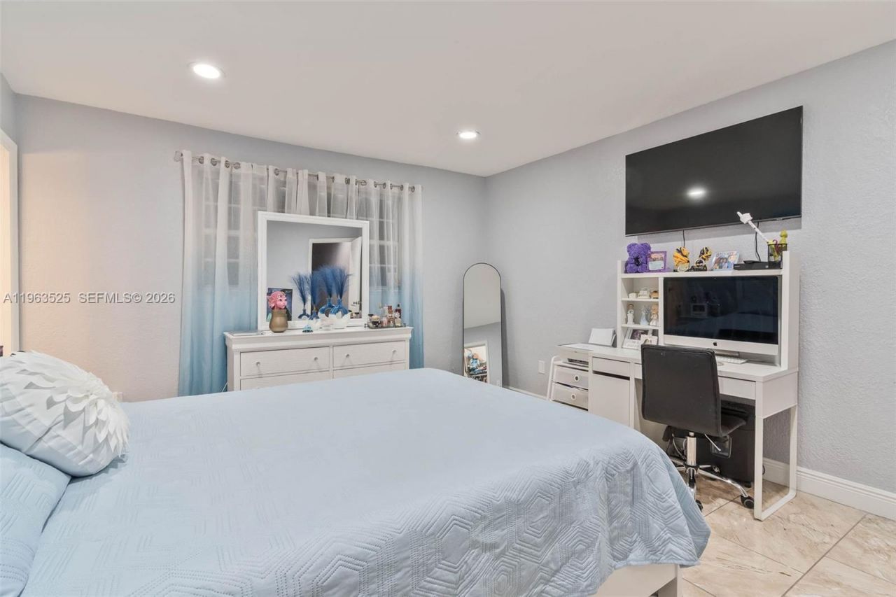 7184 W 2nd Ct, Hialeah, FL 33014 Photo