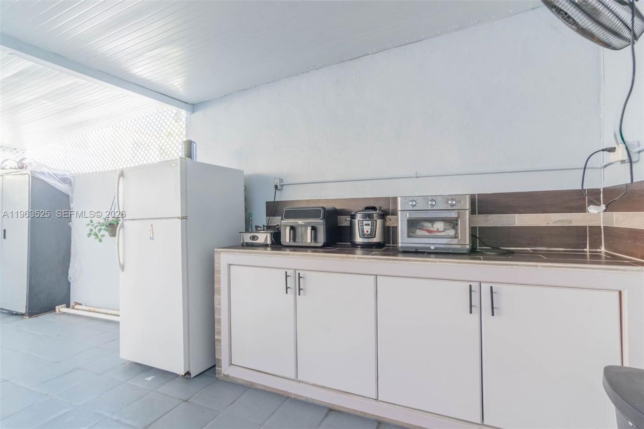 7184 W 2nd Ct, Hialeah, FL 33014 Photo