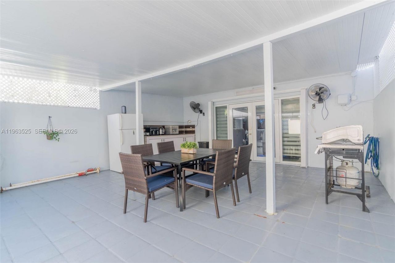 7184 W 2nd Ct, Hialeah, FL 33014 Photo