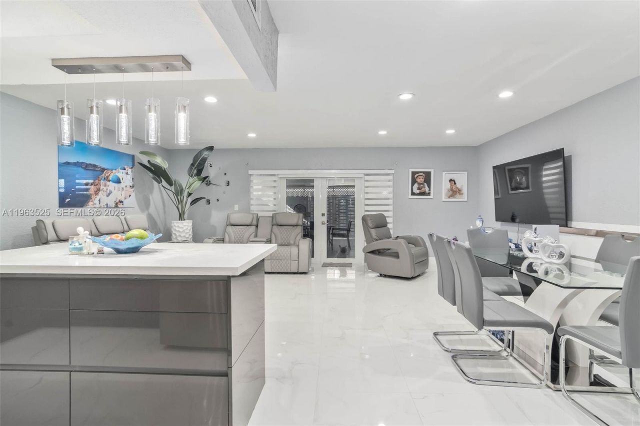 7184 W 2nd Ct, Hialeah, FL 33014 Photo