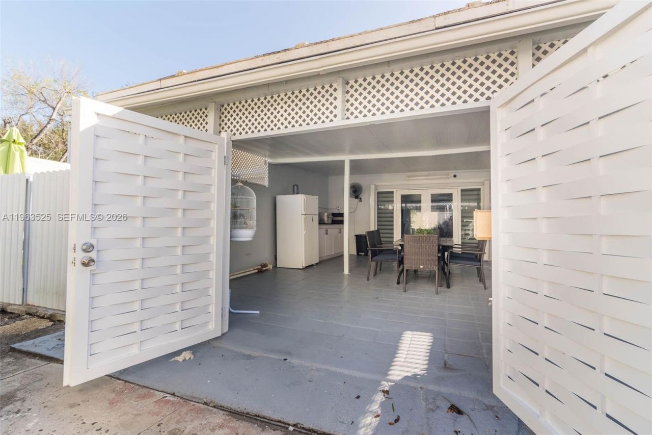 7184 W 2nd Ct, Hialeah, FL 33014 Photo