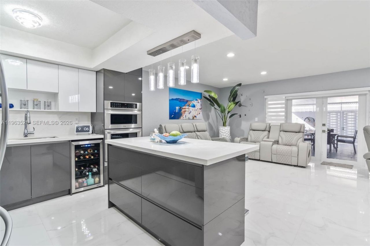 7184 W 2nd Ct, Hialeah, FL 33014 Photo