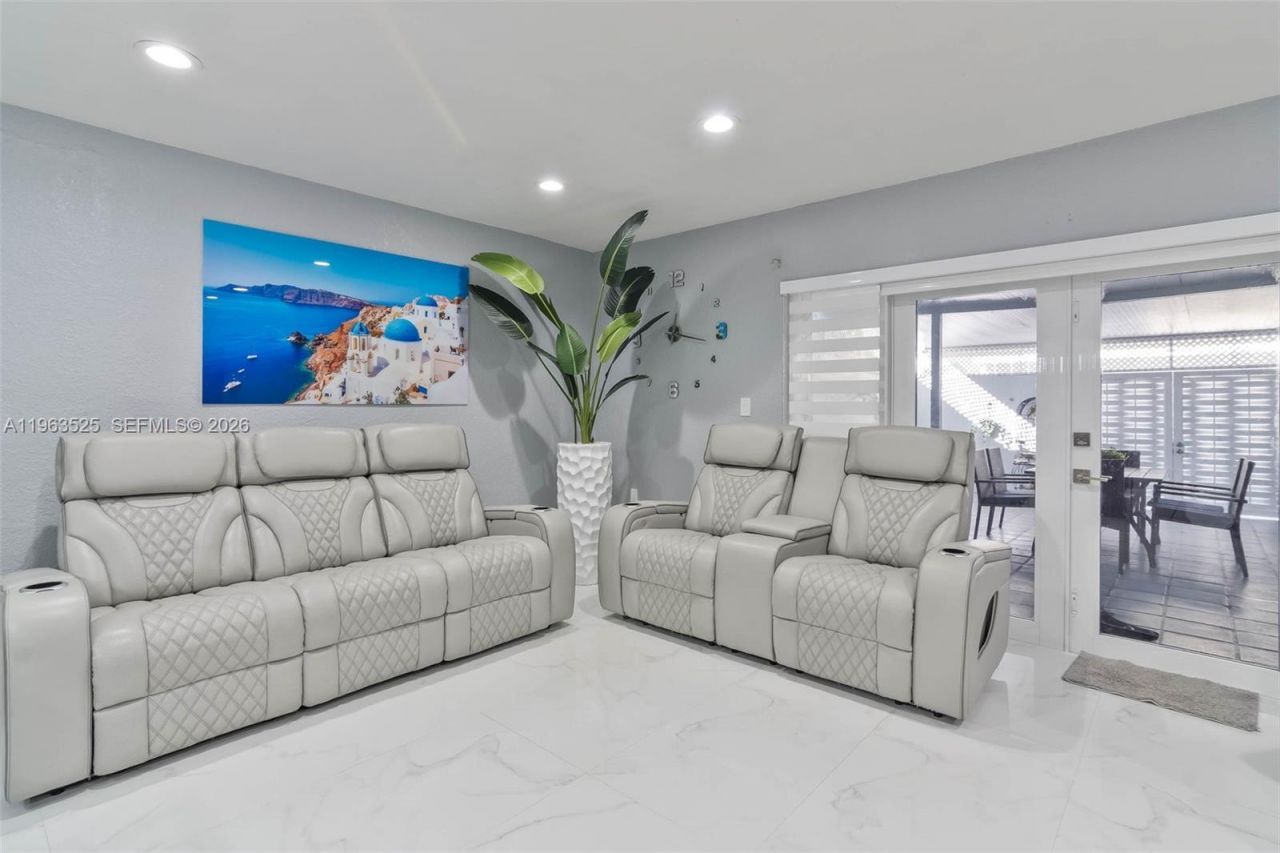 7184 W 2nd Ct, Hialeah, FL 33014 Photo