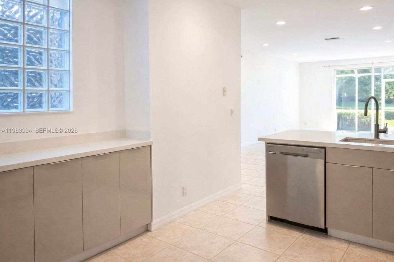 3686 San Simeon Cir, Unit 3686, Weston, FL 33331 Photo