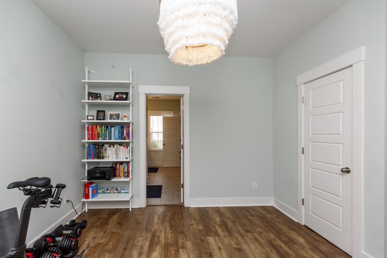 2449 Giles Lane Photo 33