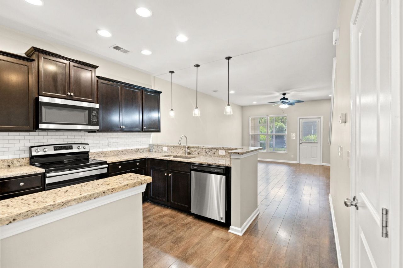 261 Castle Dr.  Photo 6