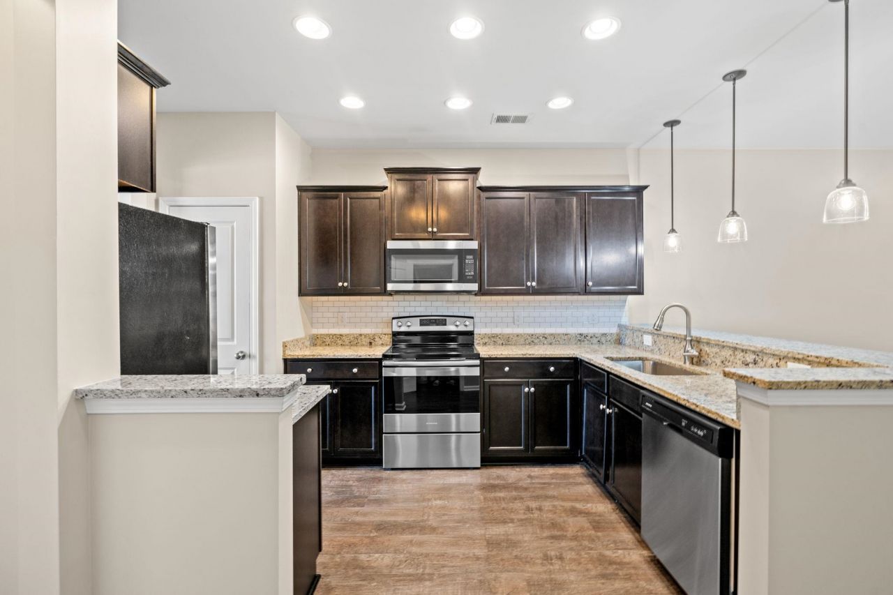 261 Castle Dr.  Photo 7