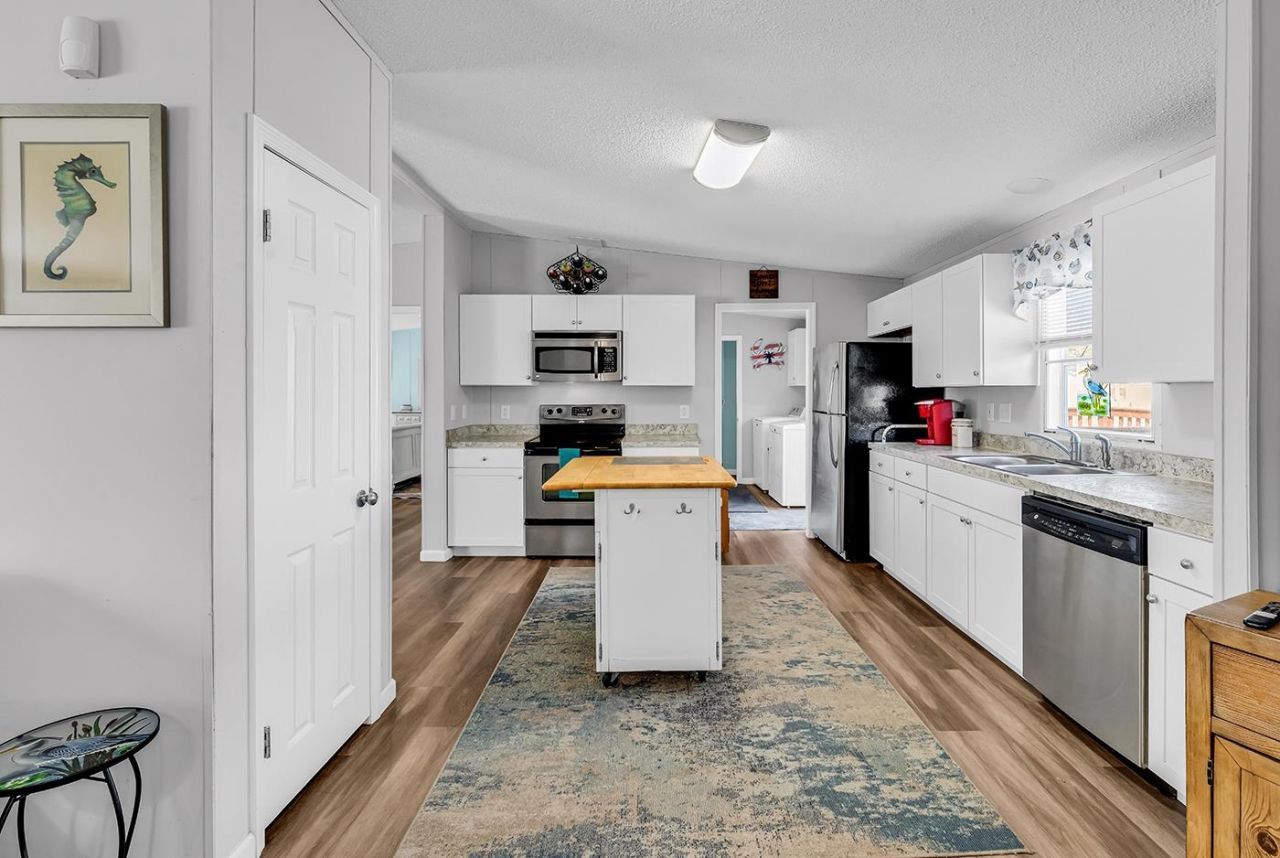 3246 Red Bird Ln. Photo 11