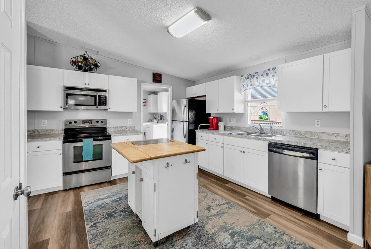 3246 Red Bird Ln. Photo 12