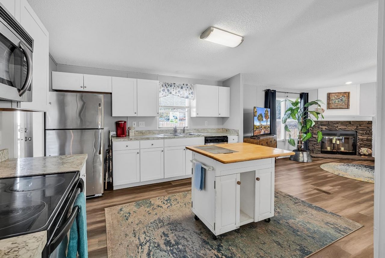 3246 Red Bird Ln. Photo 14