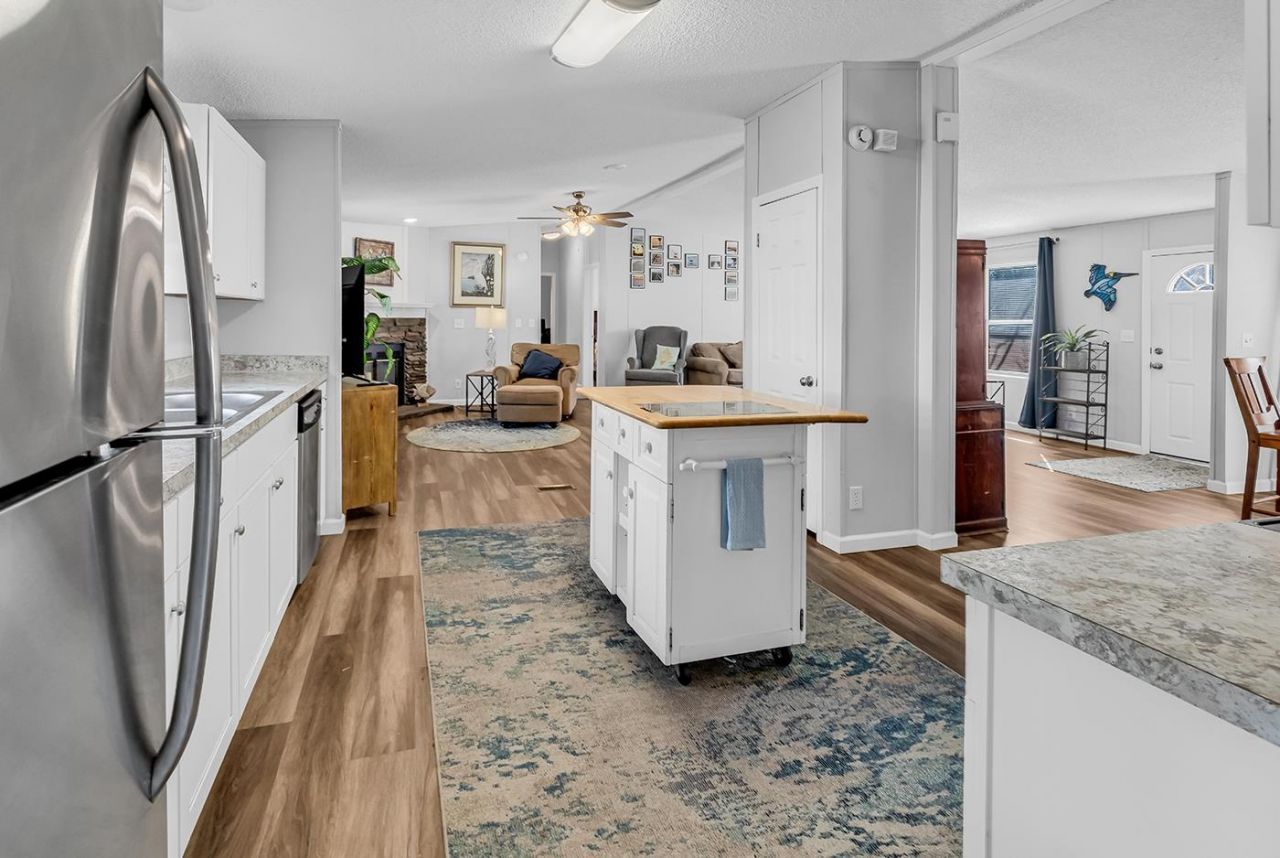 3246 Red Bird Ln. Photo 15