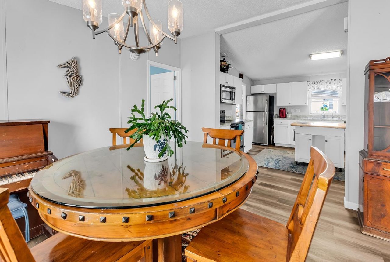 3246 Red Bird Ln. Photo 25