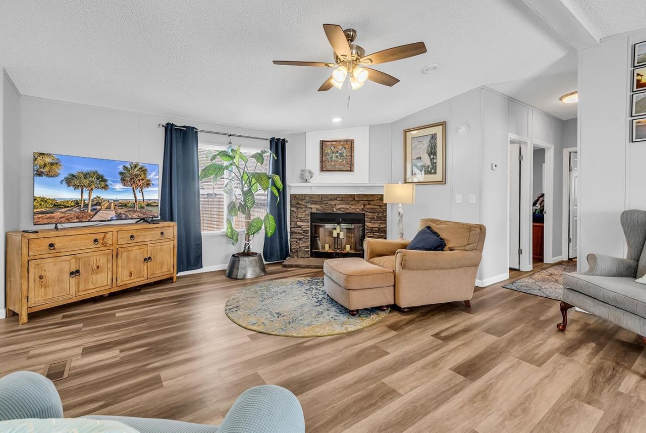 3246 Red Bird Ln. Photo 4