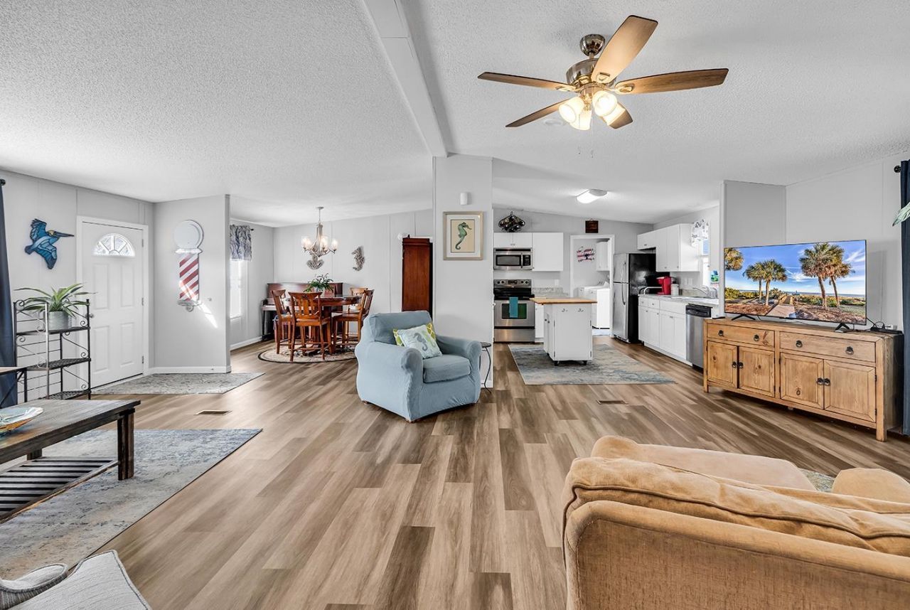 3246 Red Bird Ln. Photo 6