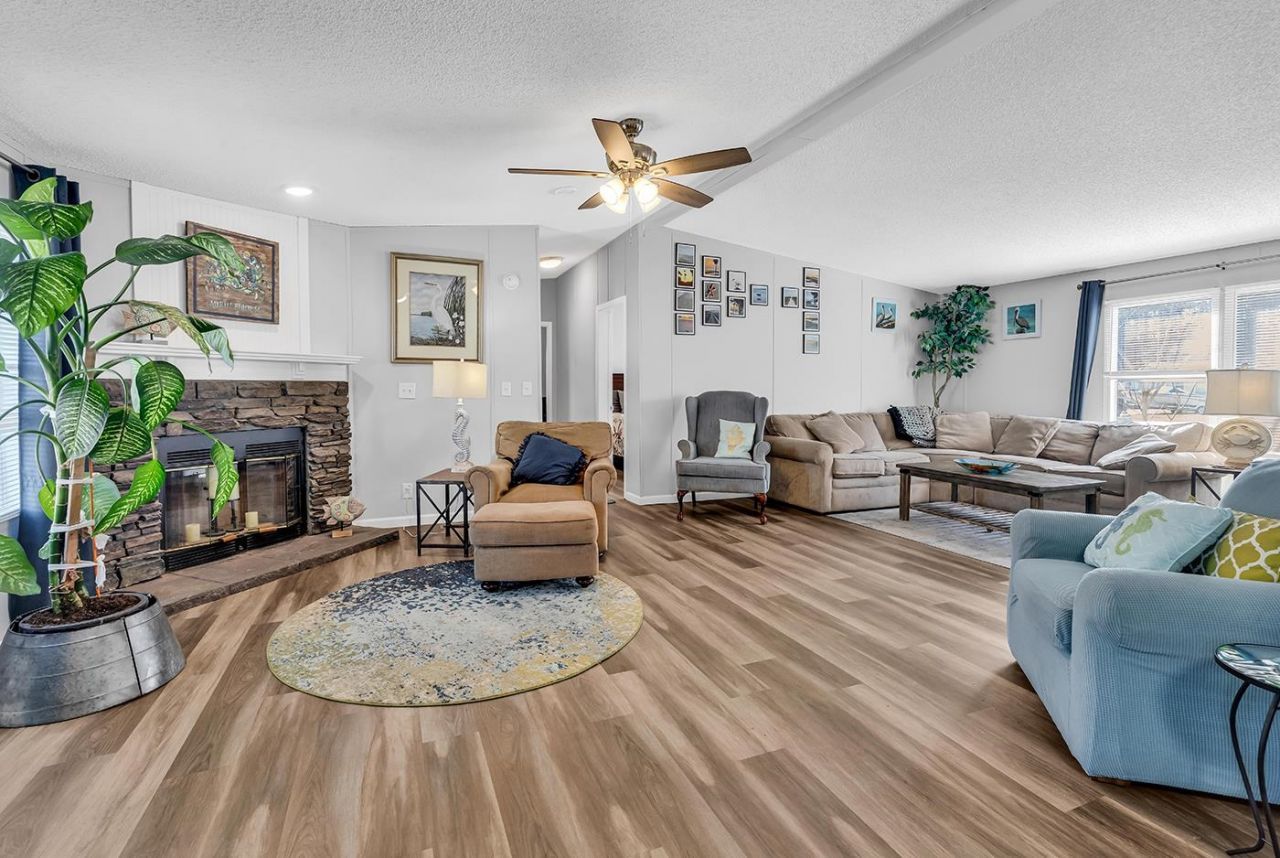 3246 Red Bird Ln. Photo 8