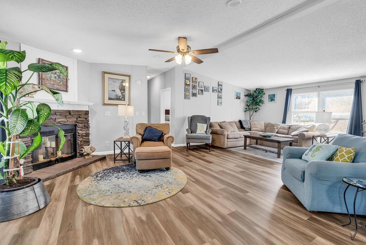 3246 Red Bird Ln. Photo 9