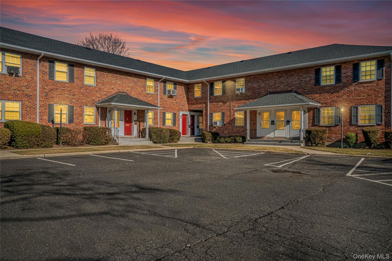 2551 Jerusalem Avenue, Unit 2S, North Bellmore, NY 11710 Main Photo