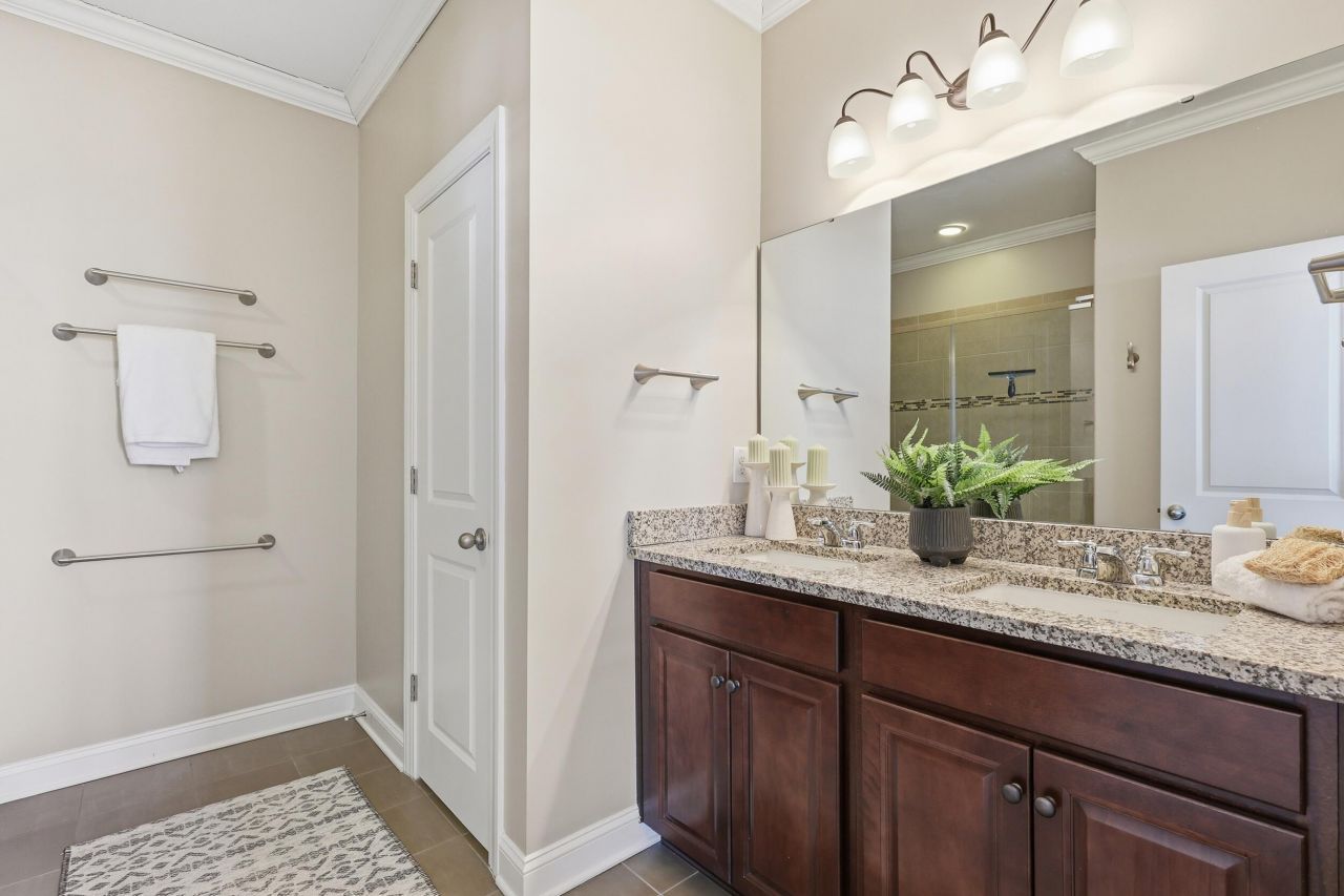 1621 Prince Edward Street Photo 23