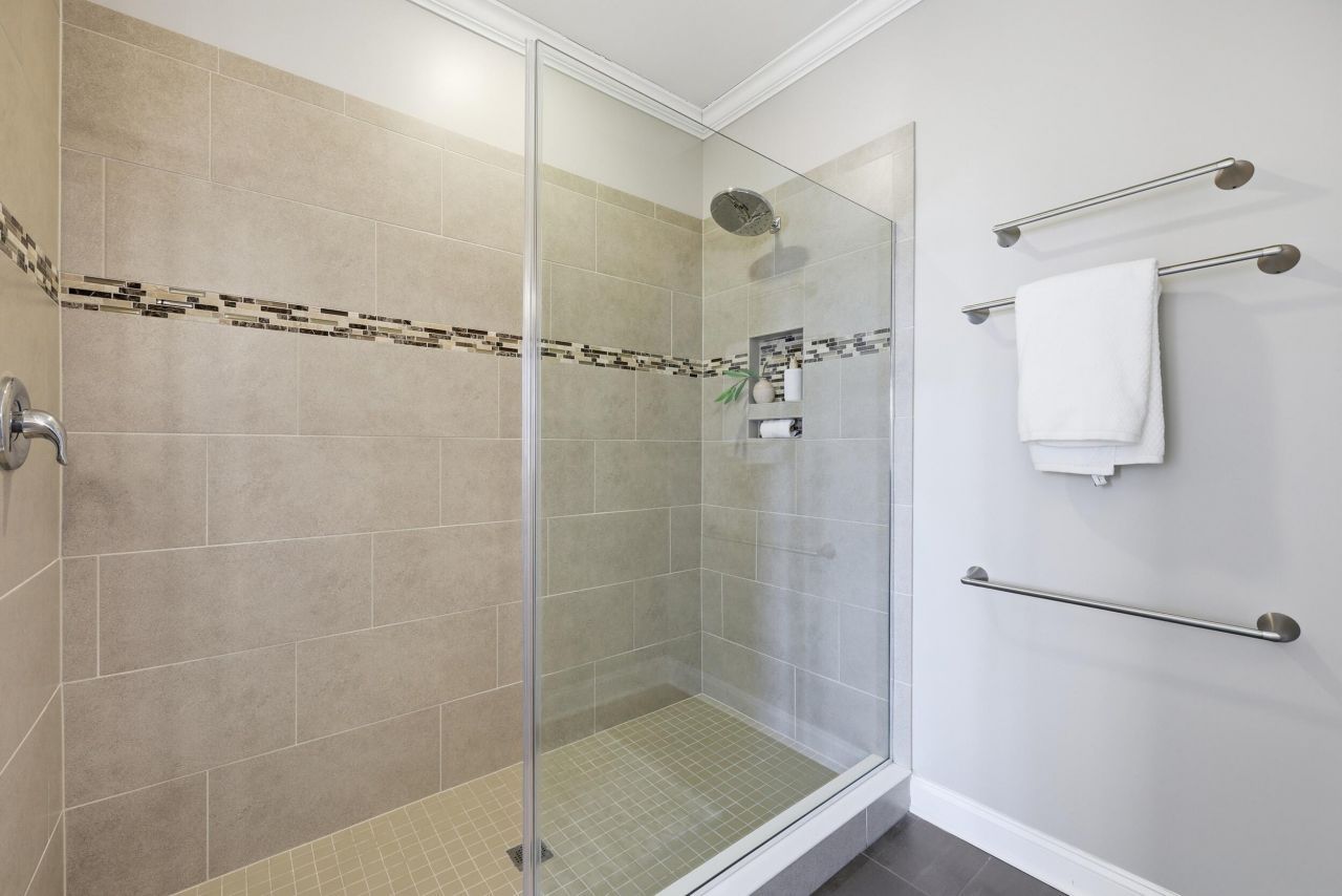 1621 Prince Edward Street Photo 24