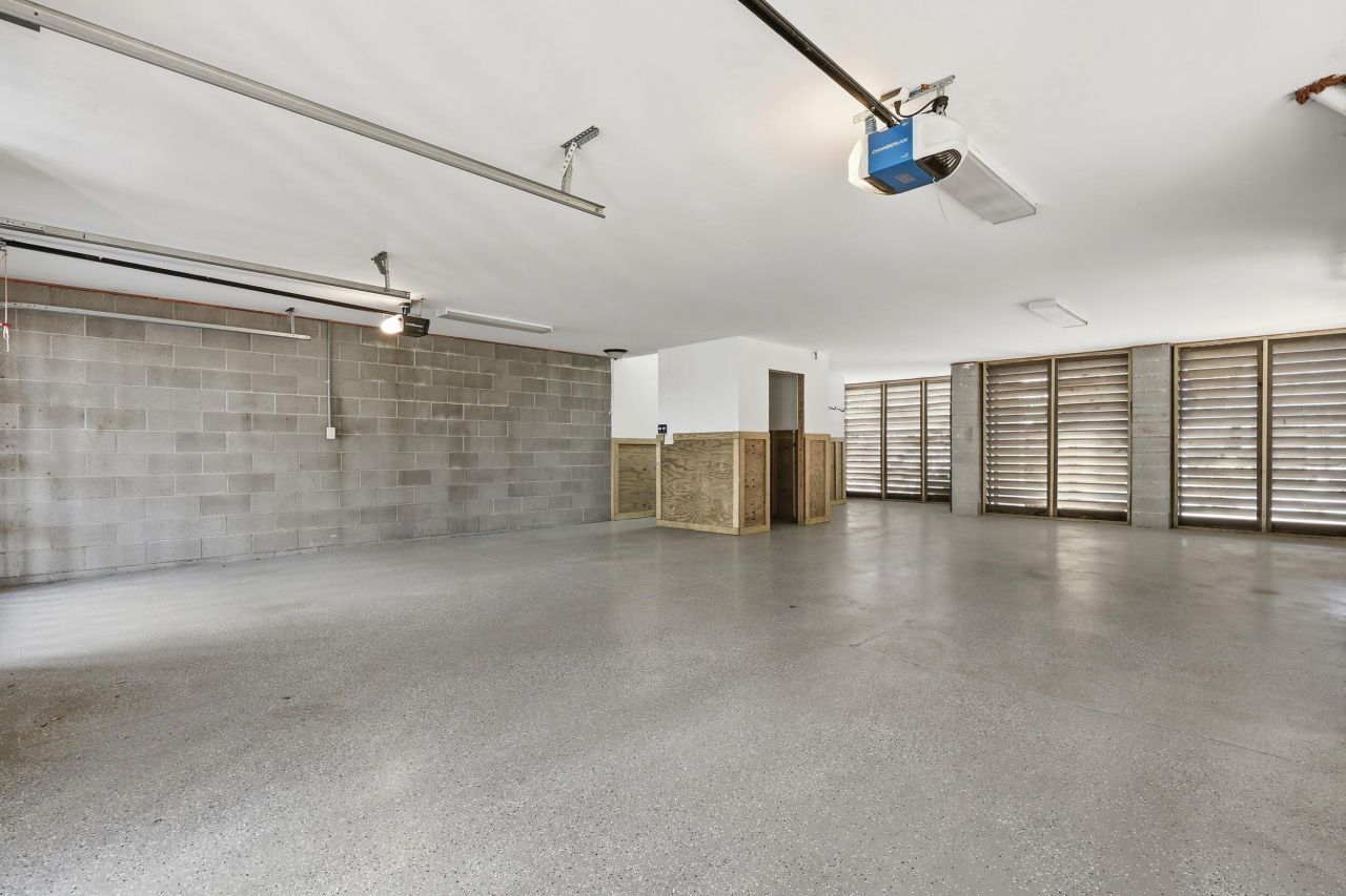 1621 Prince Edward Street Photo 32