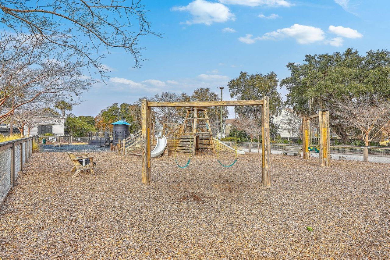 1621 Prince Edward Street Photo 53