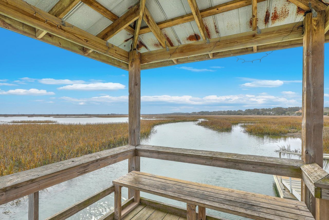 1621 Prince Edward Street Photo 60