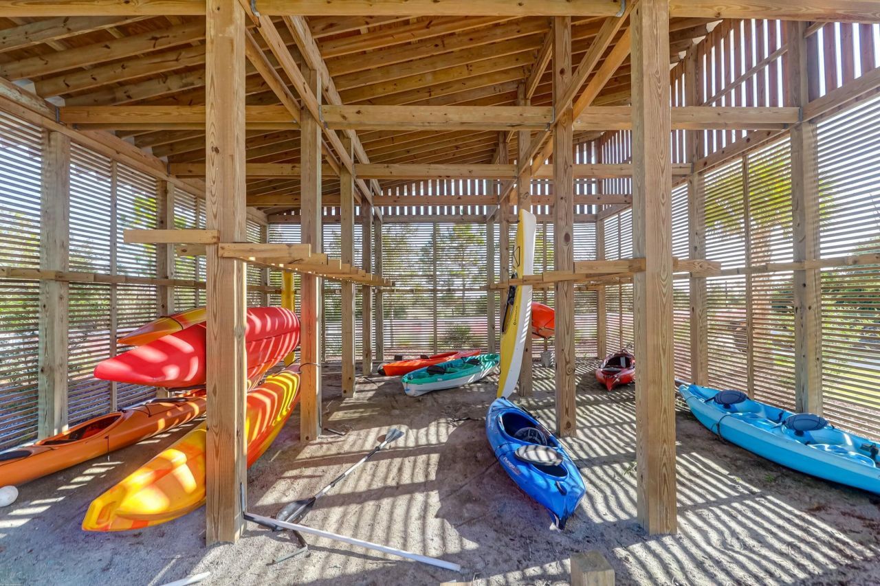 1621 Prince Edward Street Photo 61