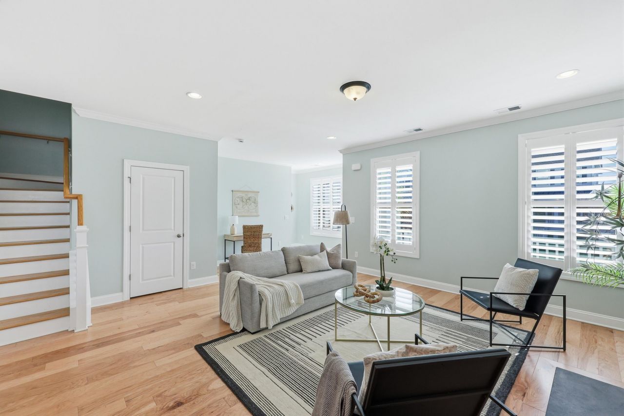 1621 Prince Edward Street Photo 7