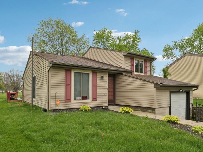 6726 Deepwood Court, Reynoldsburg, OH 43068 Photo 2