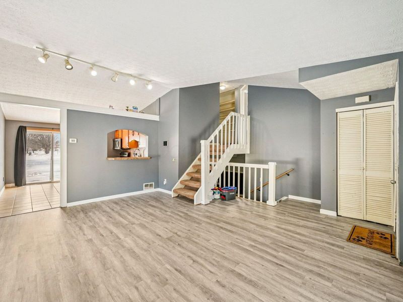 6726 Deepwood Court, Reynoldsburg, OH 43068 Photo 8