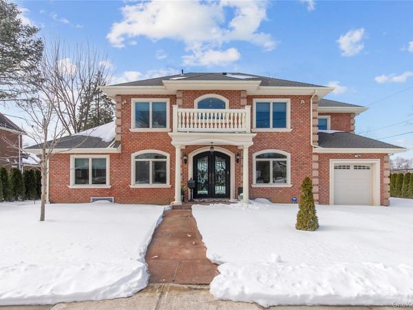 66 Essex Road , Great Neck, NY 11023