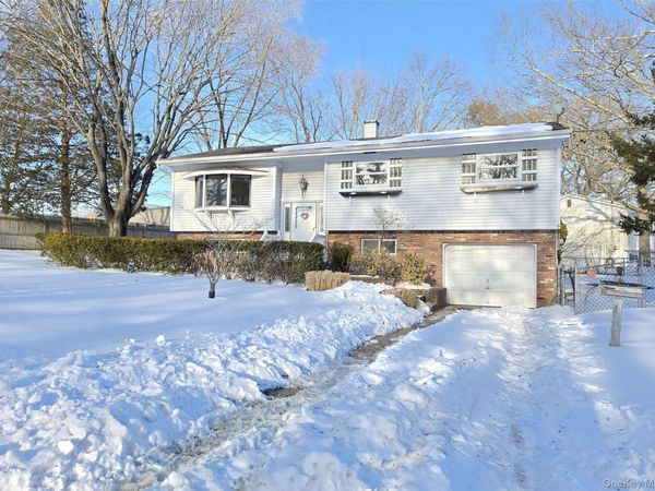 19 University Drive, Ronkonkoma, NY 11779