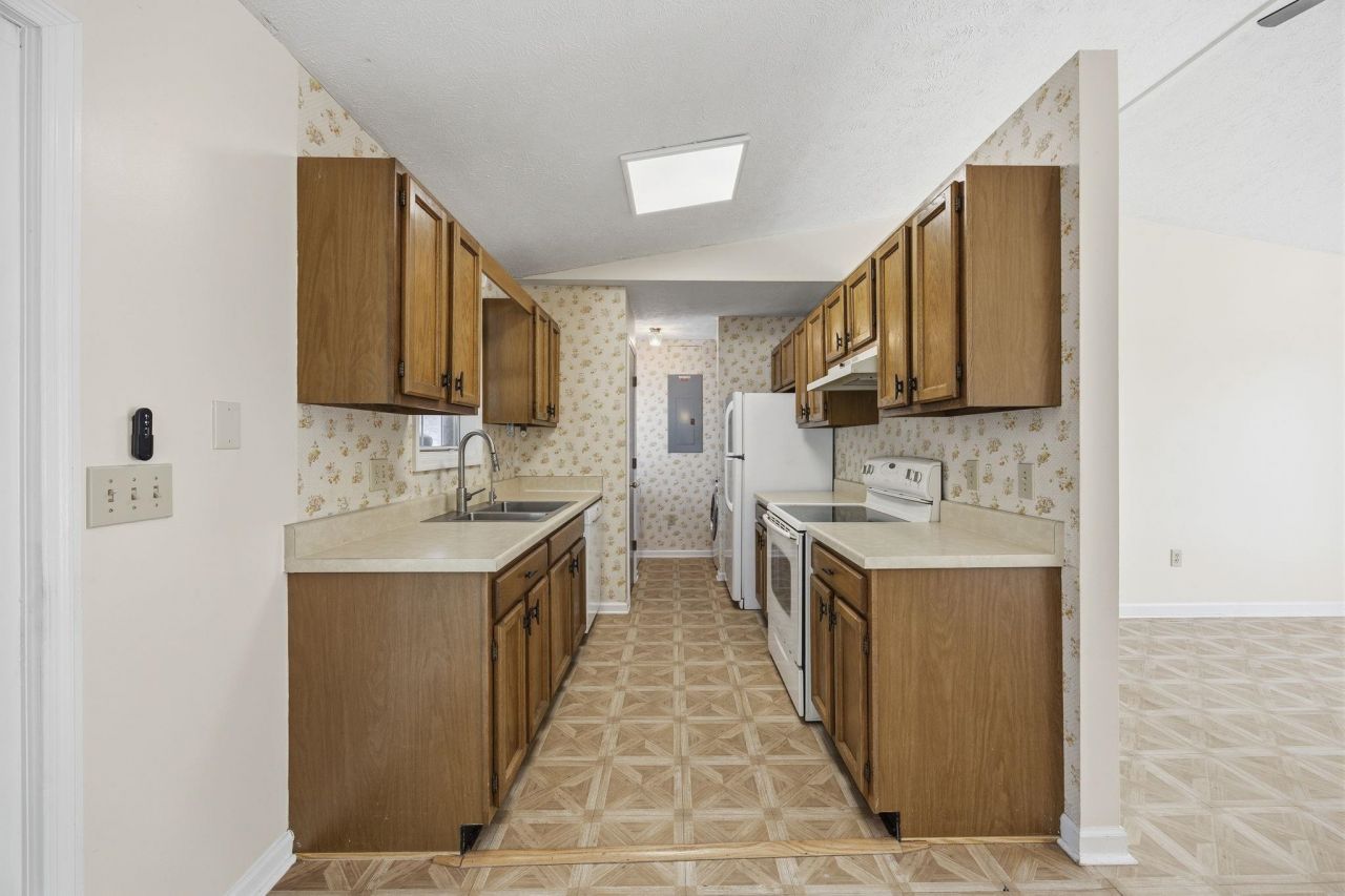 1145 Forest Dr. Photo 10