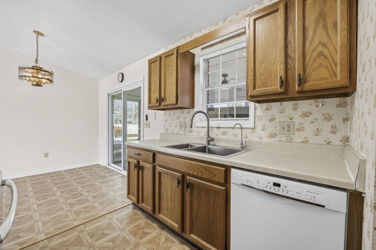 1145 Forest Dr. Photo 12