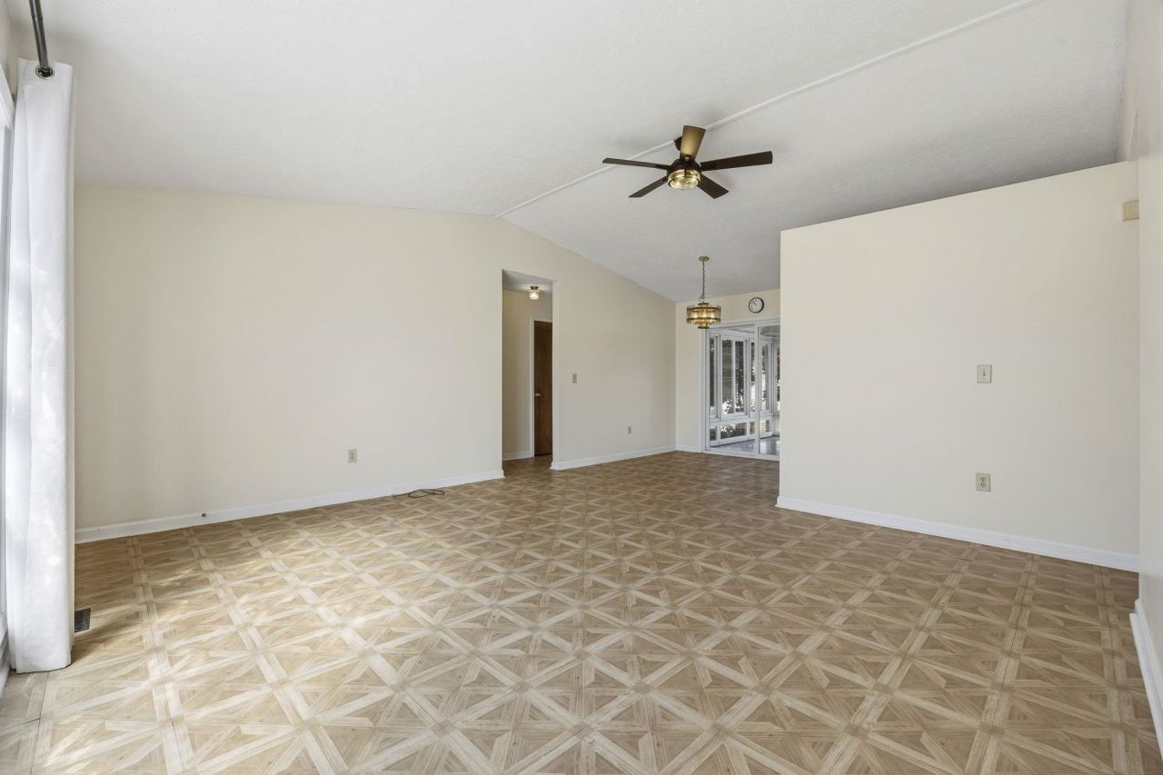 1145 Forest Dr. Photo 6