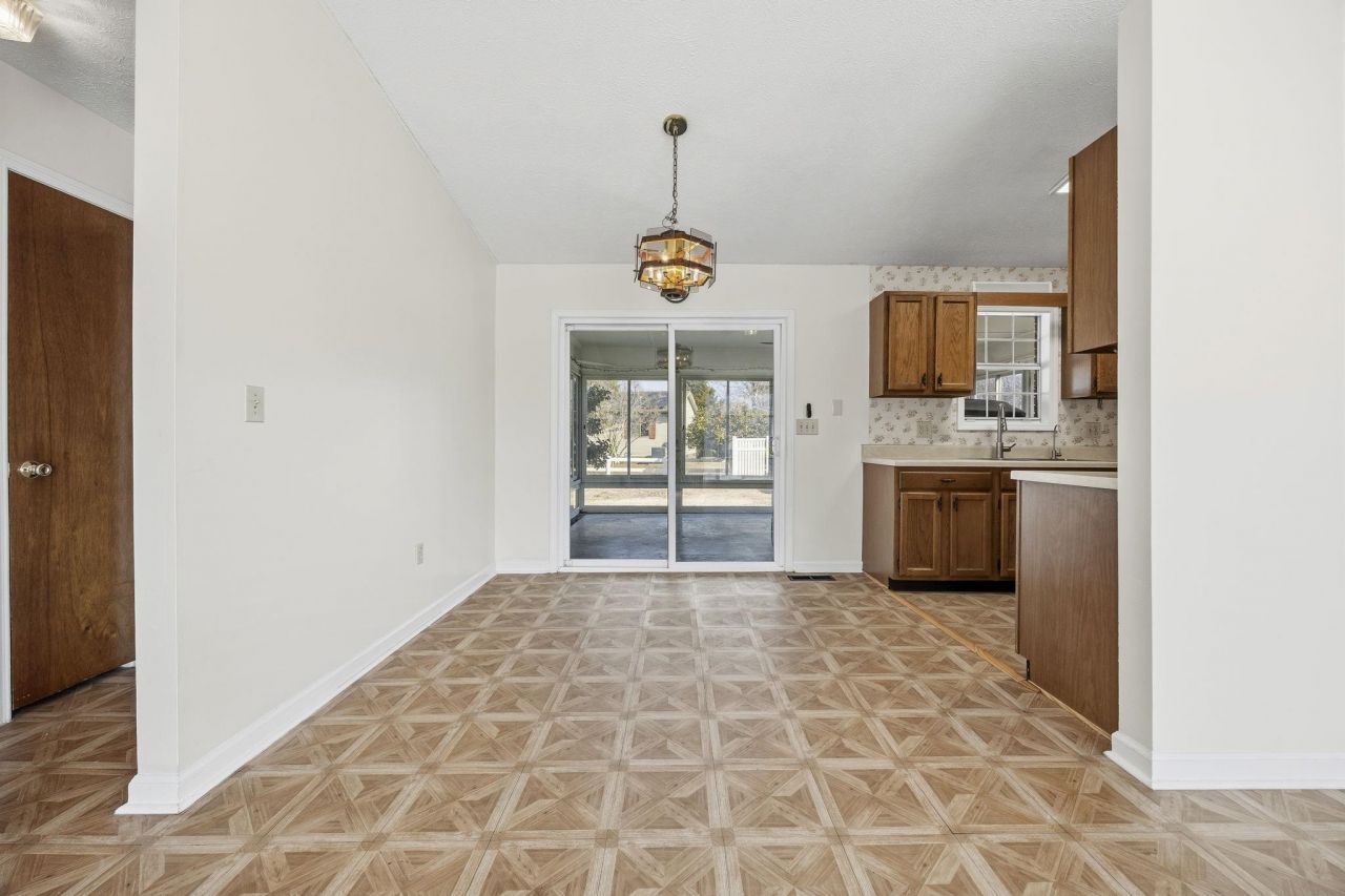 1145 Forest Dr. Photo 8