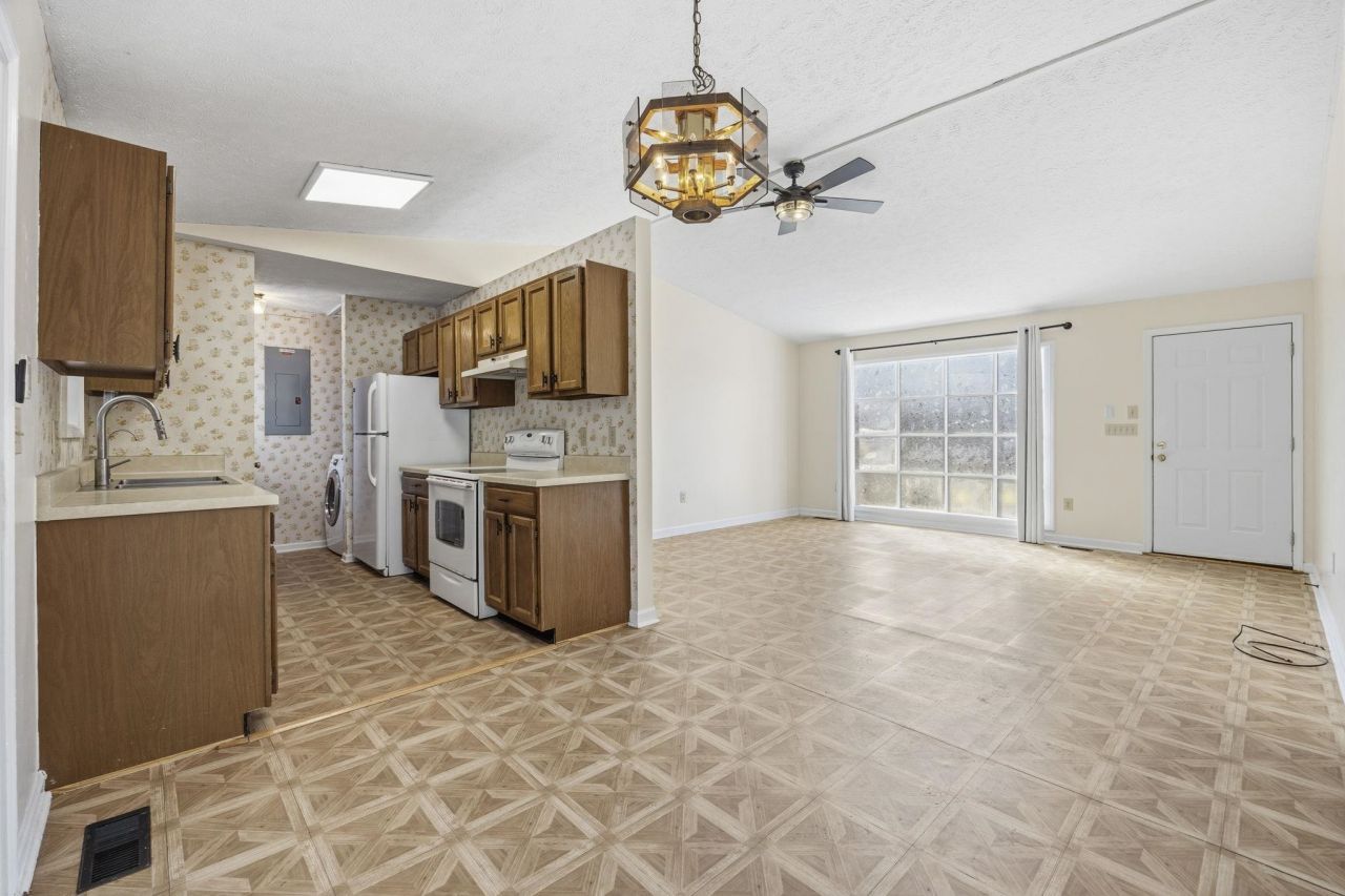 1145 Forest Dr. Photo 9