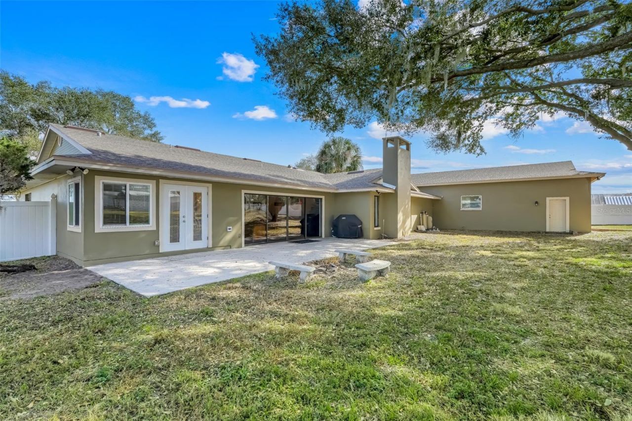 3111 Lakeshore Drive, Mount Dora, FL 32757 Photo